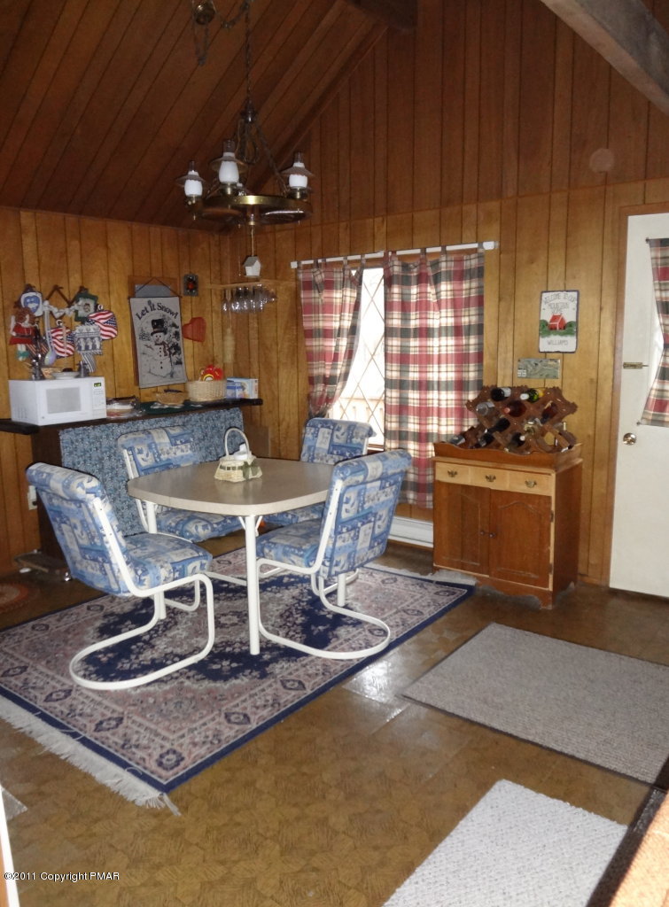 39 Mountain Road Albrightsville, PA 18210 - Photo 10 of 18 Dining Area