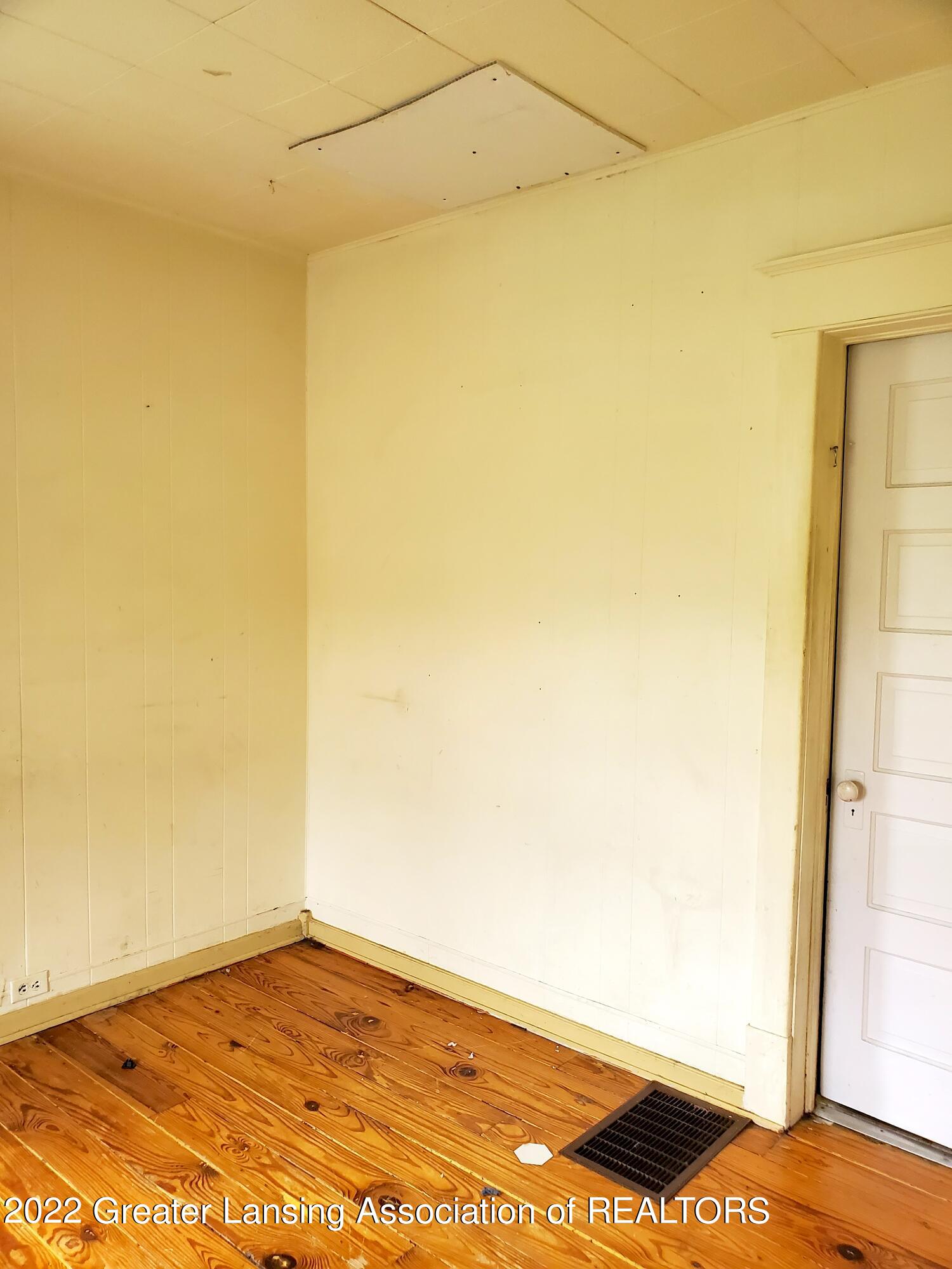 304 4th Street Blanchard, MI 49310 - Photo 8 of 23 1st Fl Bed