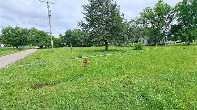 $8,000 | 802 Kansas Avenue, Longton, KS 67352
