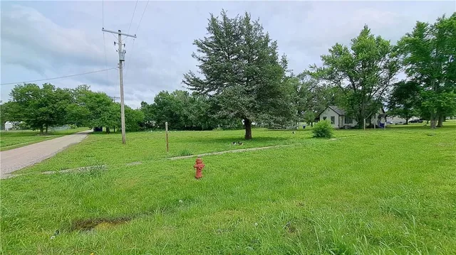 $8,000 | 802 Kansas Avenue, Longton, KS 67352