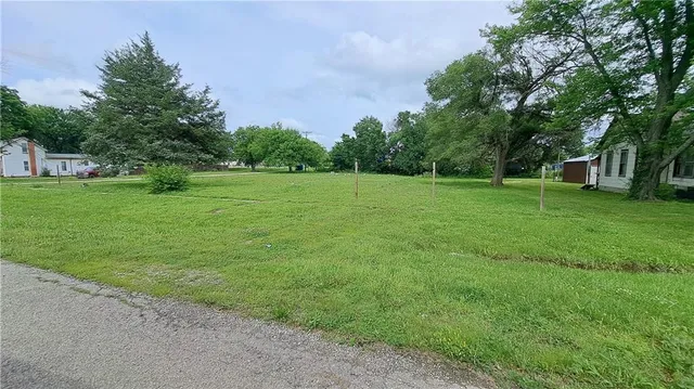 $8,000 | 802 Kansas Avenue, Longton, KS 67352