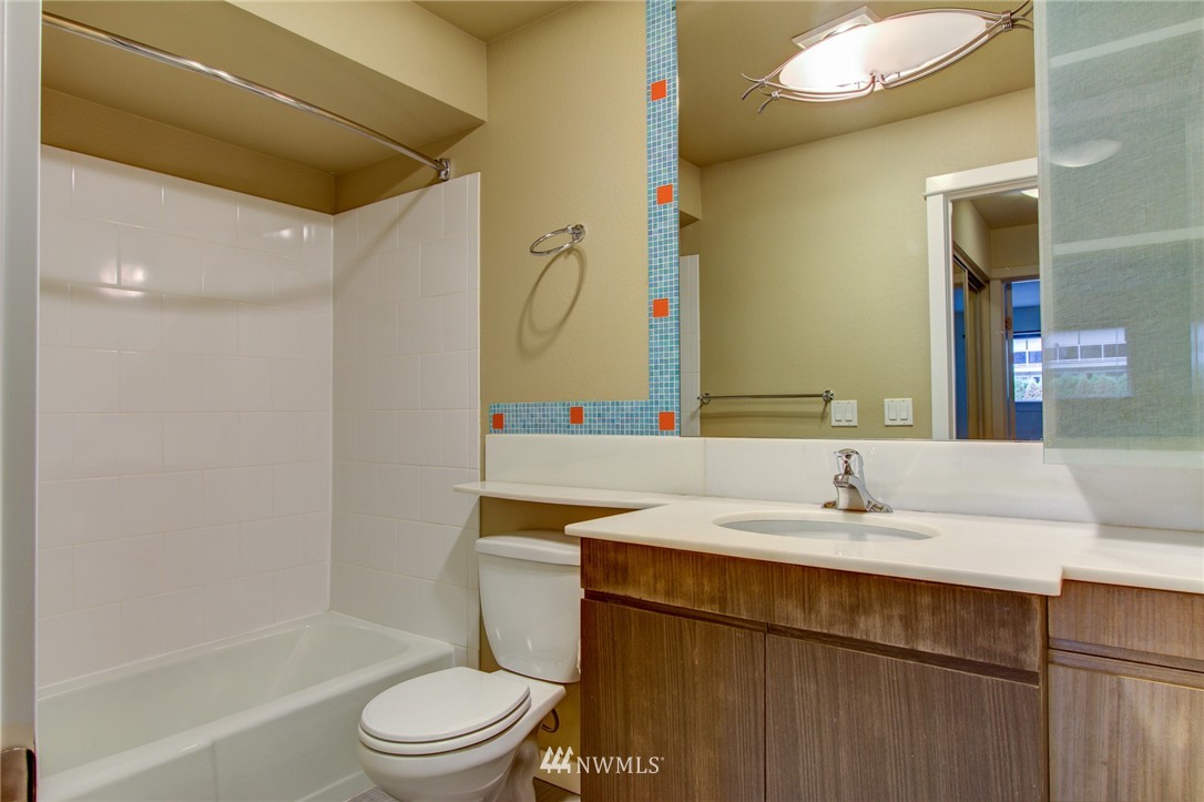 701 122nd Avenue Northeast, Unit 307 Bellevue, WA 98005 - Photo 11 of 19