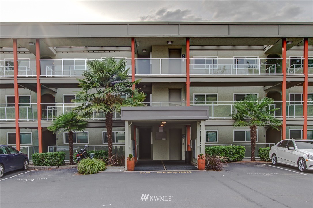 701 122nd Avenue Northeast, Unit 307 Bellevue, WA 98005 - Photo 3 of 19