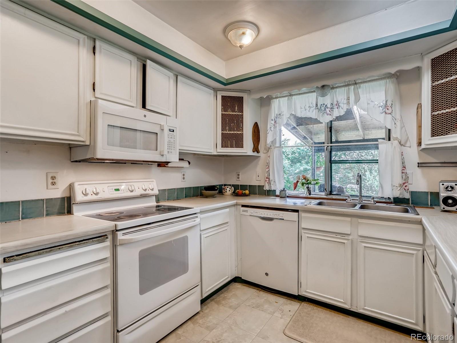 5364 South Cimarron Road Littleton, CO 80123 - Photo 9 of 29 Gallery Image 9