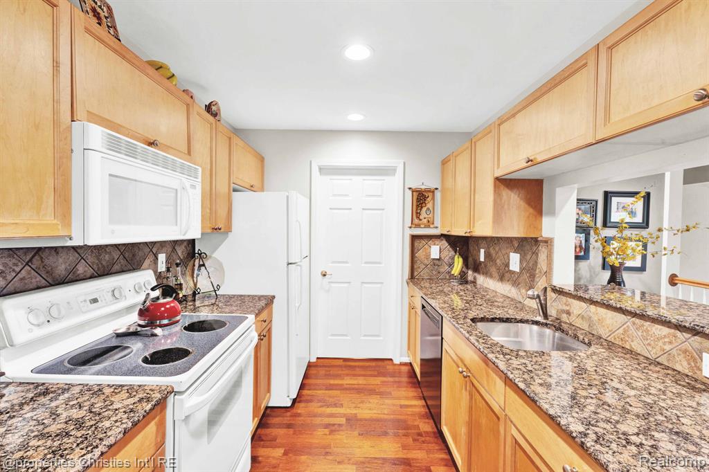 3581 Oakmonte Boulevard, Unit 60 Rochester, MI 48306 - Photo 18 of 48 Gallery Image 18