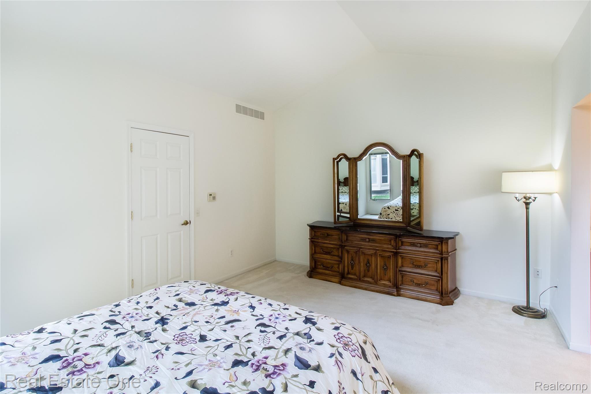 1070 Bluebird Drive, Unit 31 Rochester, MI 48307 - Photo 17 of 24 Master_2.jpg