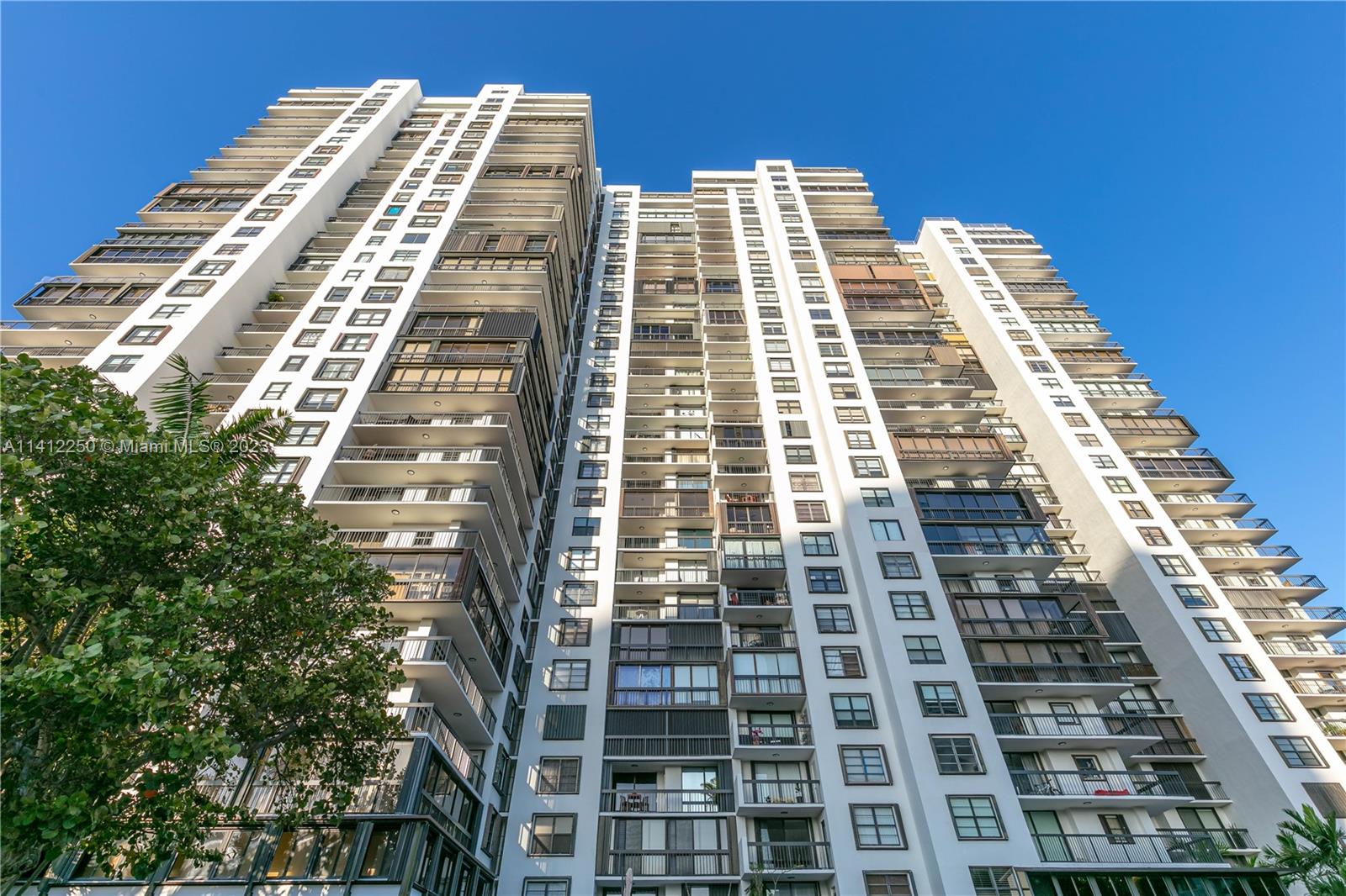 2333 Brickell Avenue, Unit 1511 Miami, FL 33129 - Photo 58 of 59 front view of a building