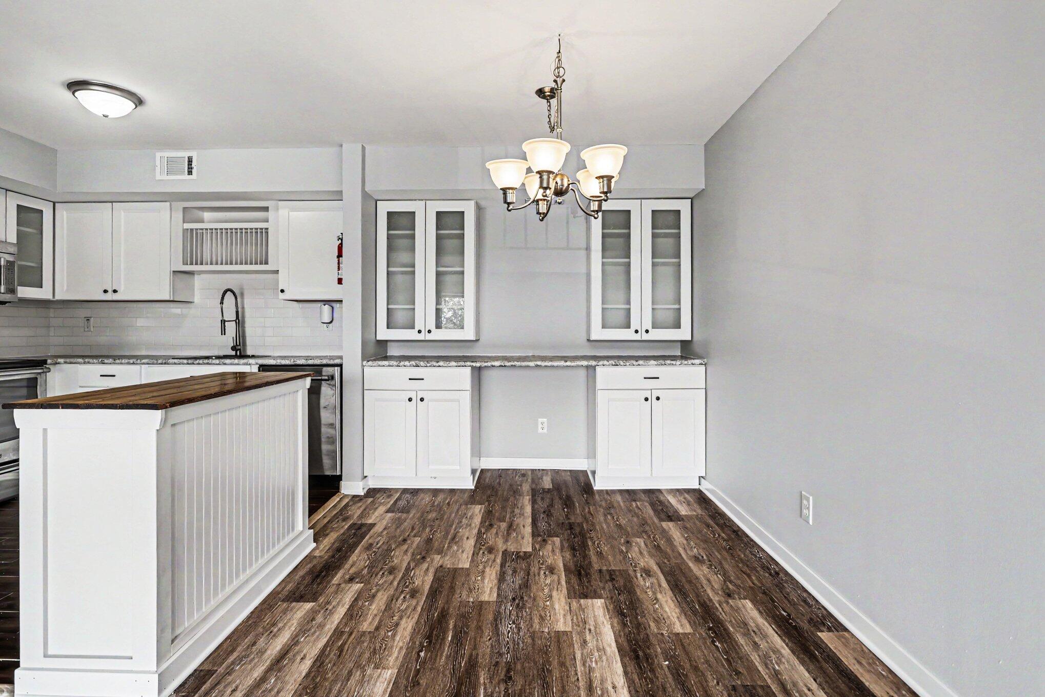 734 West Kilgore Road, Unit 303 Kalamazoo, MI 49008 - Photo 14 of 33 Dining Room