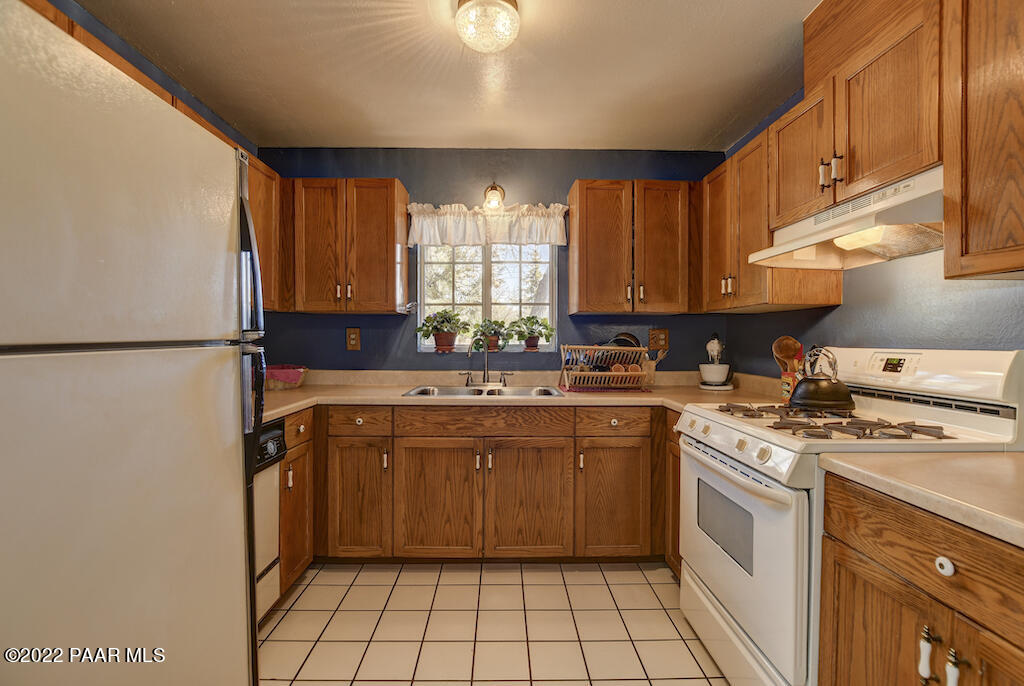 1966 Estrella Road Prescott, AZ 86305 - Photo 15 of 45 015_Kitchen
