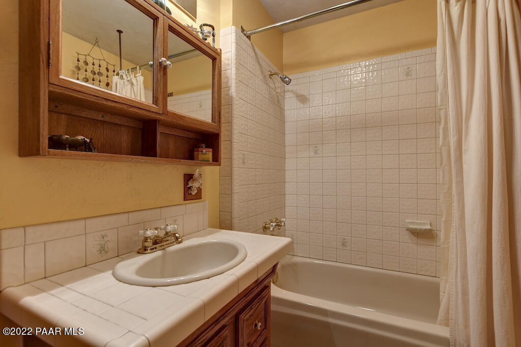 1966 Estrella Road Prescott, AZ 86305 - Photo 19 of 45 019_Bathroom