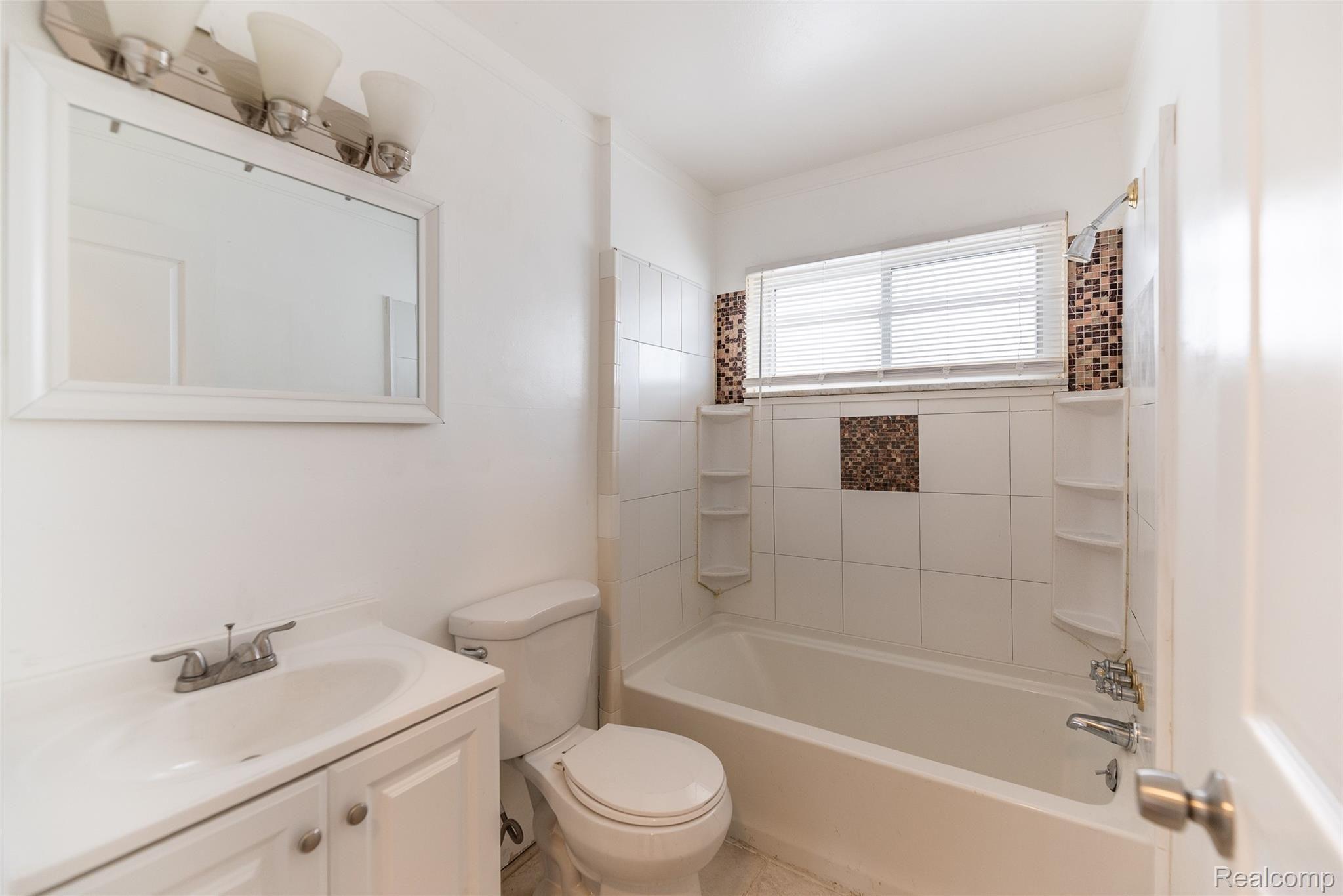 20358 Berg Road Detroit, MI 48219 - Photo 16 of 25 DSC_7029.jpg