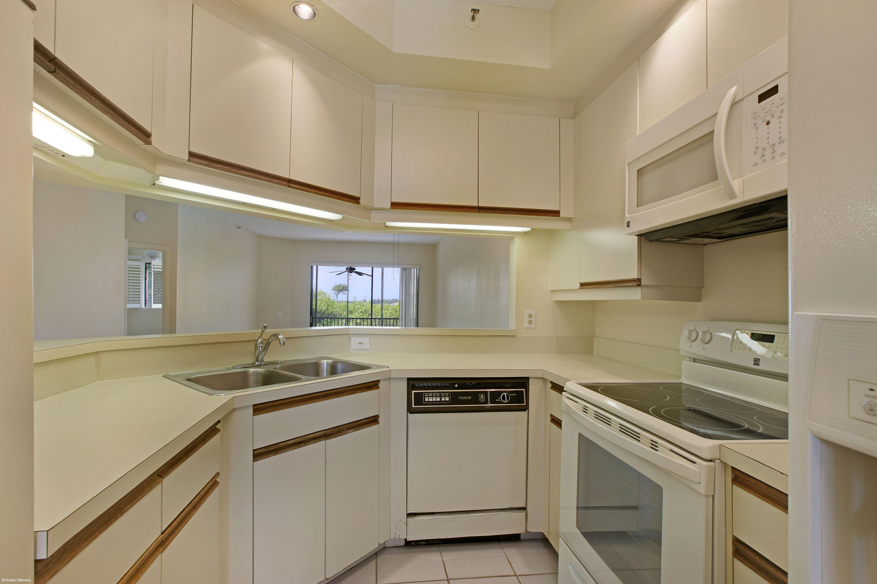 200 Waterway Road, Unit 102 Jupiter, FL 33469 - Photo 10 of 29 09