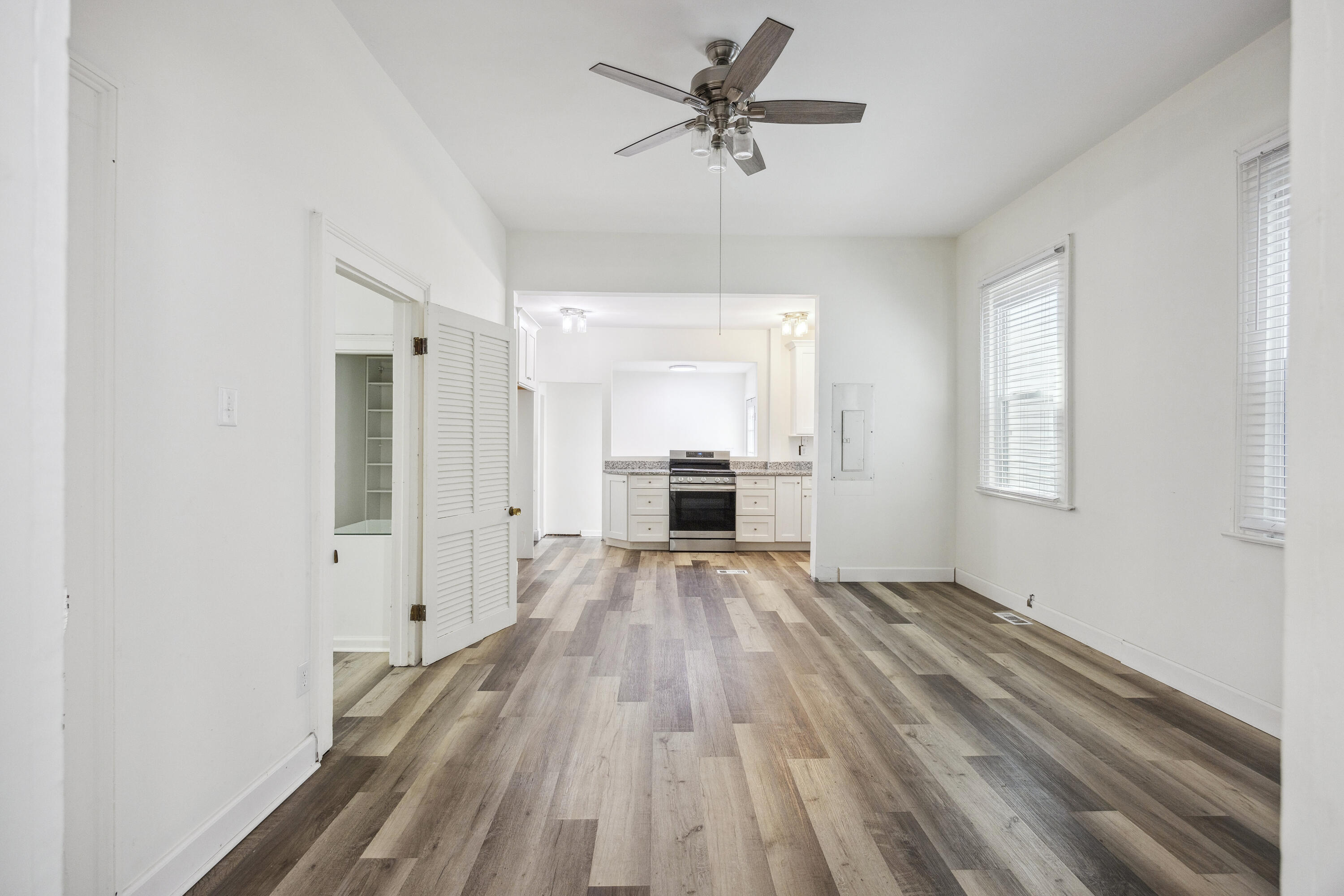 634 Rutledge Avenue Charleston, SC 29403 - Photo 7 of 48 243A5200