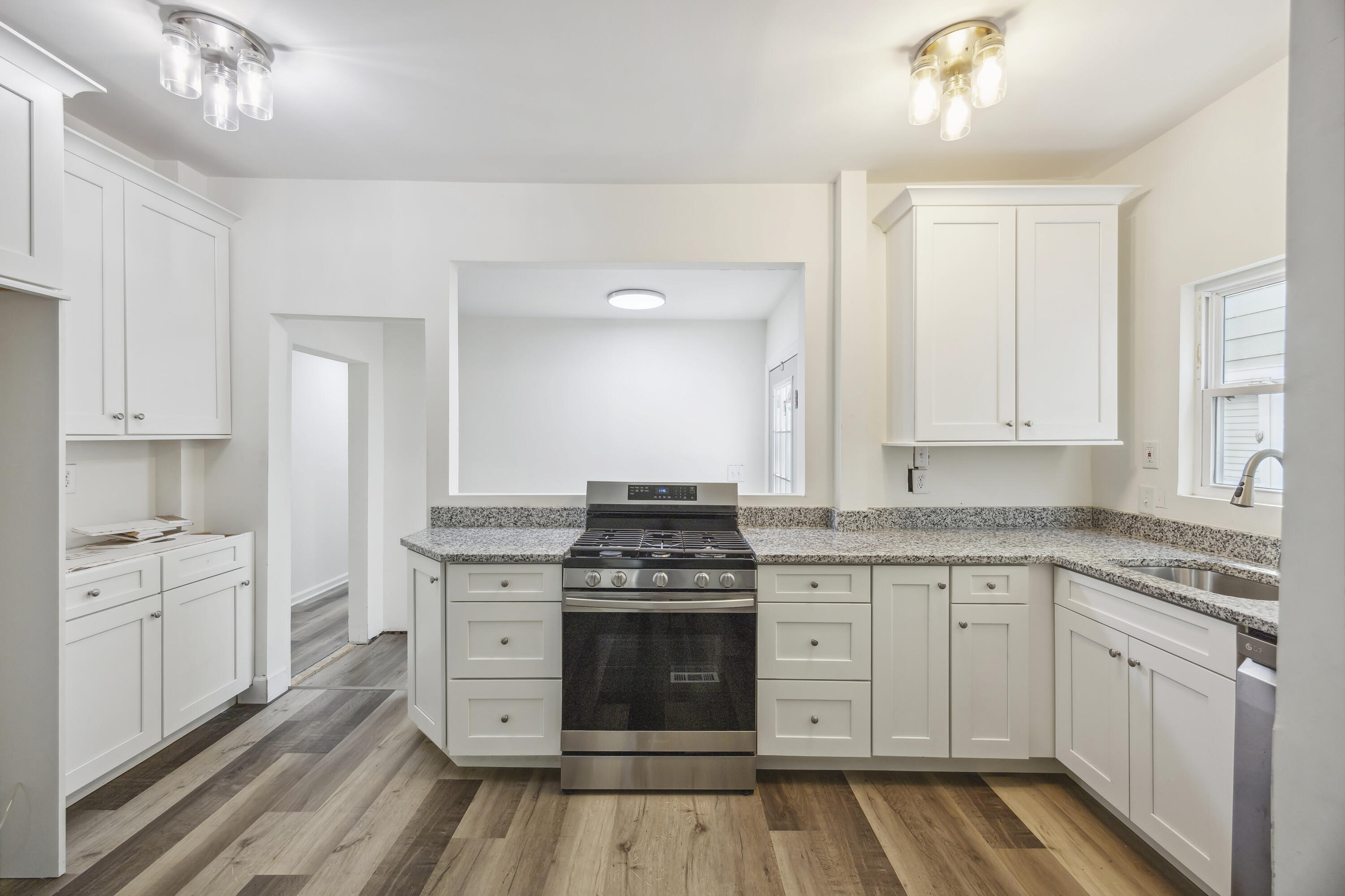 634 Rutledge Avenue Charleston, SC 29403 - Photo 8 of 48 243A5240