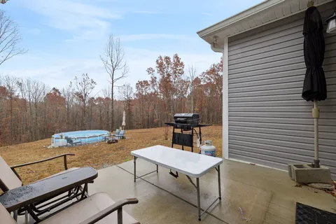 a view of a house with backyard and trees
