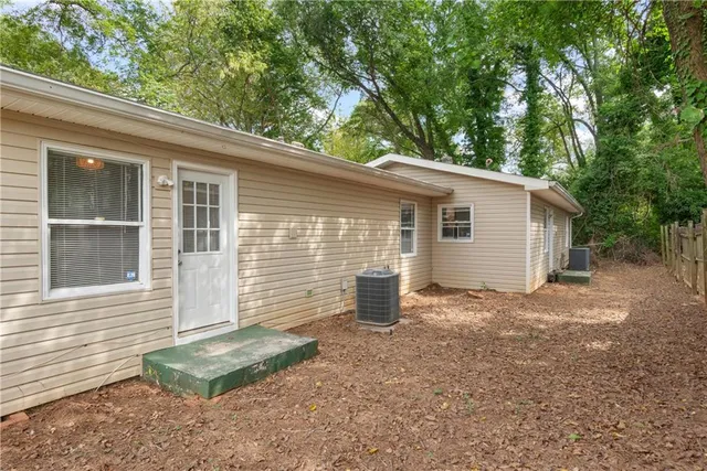 a view of a house with a backyard