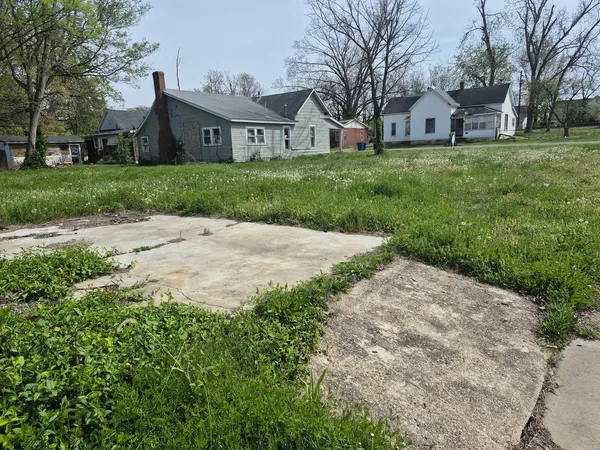 $15,000 | 828 Elder Street, Eldorado, IL 62930