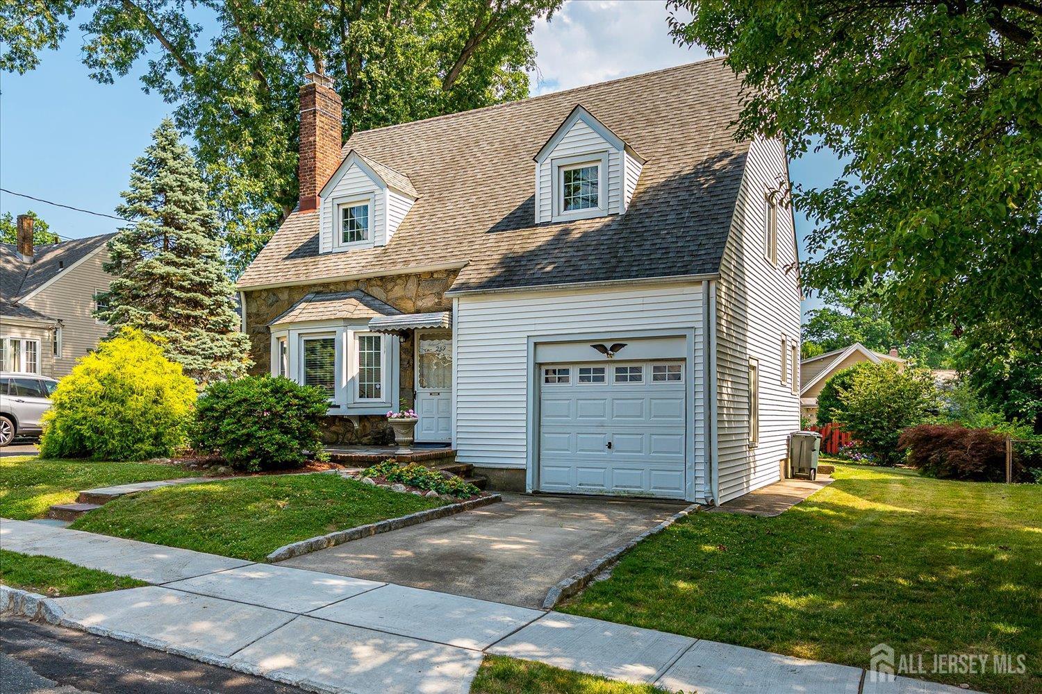 289 Hazel Place Union, NJ 07083 - Photo 3 of 23