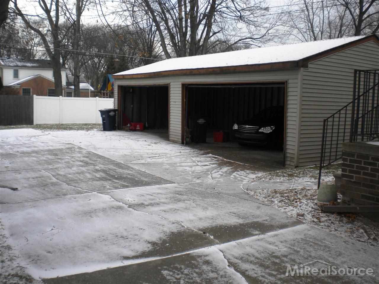 908 Neff Road Grosse Pointe, MI 48230 - Photo 9 of 9 31176104-8.JPG
