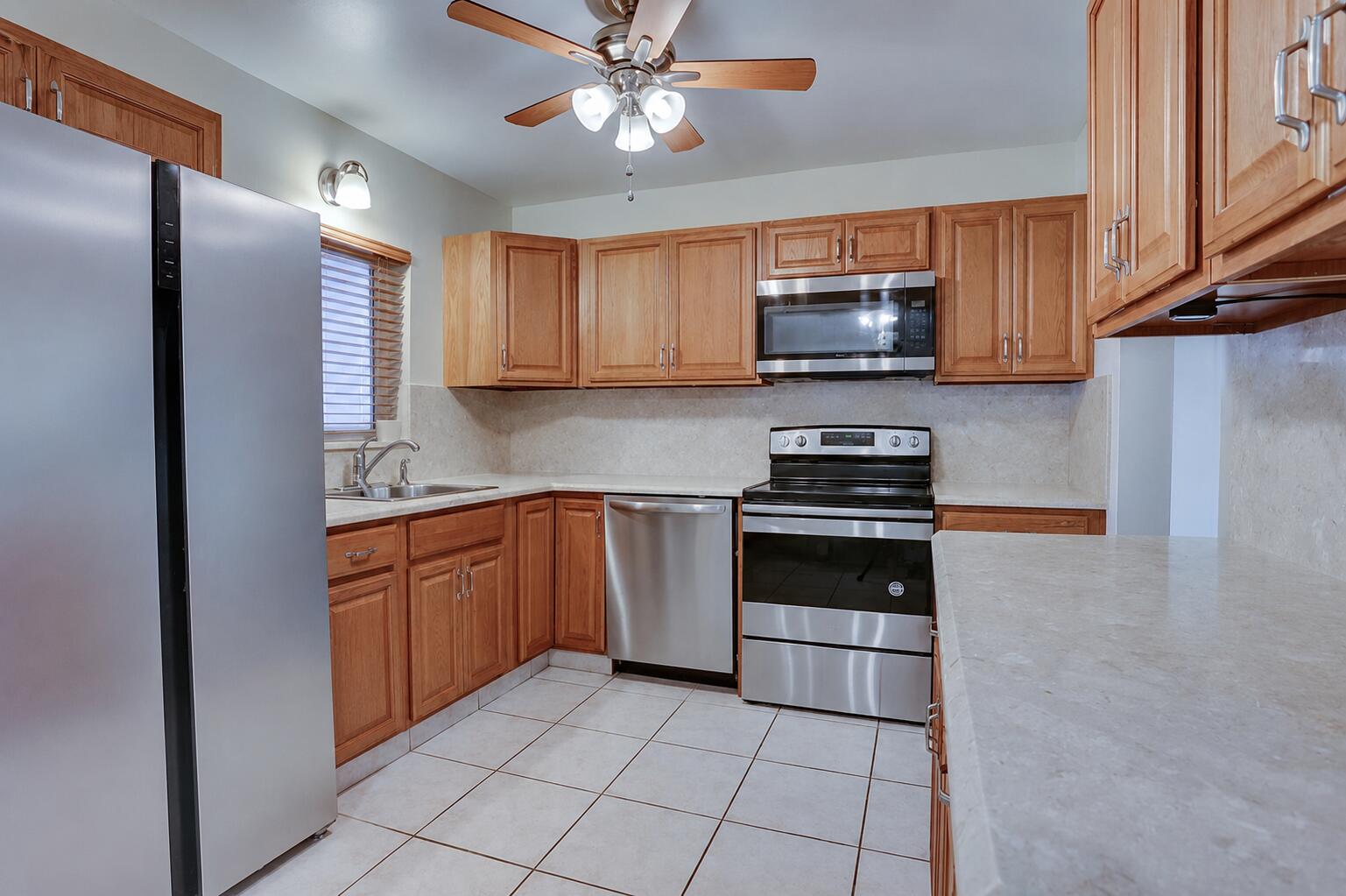 970 Southwest 3rd Avenue Pompano Beach, FL 33060 - Photo 4 of 24 03 kitchen