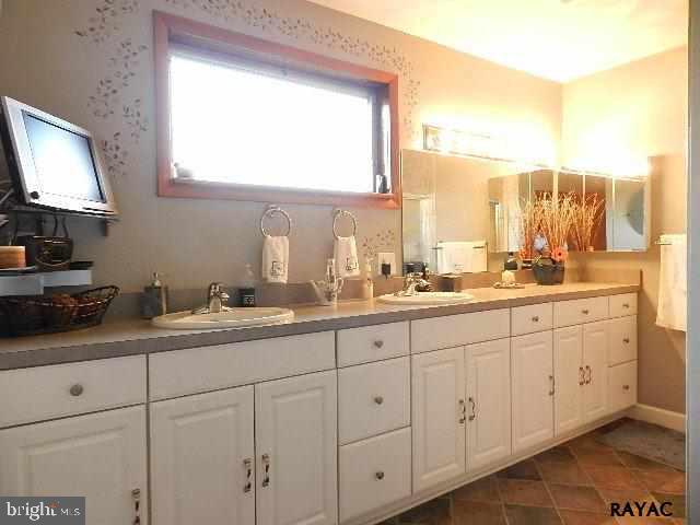 1041 Butter Road Dover, PA 17315 - Photo 12 of 16