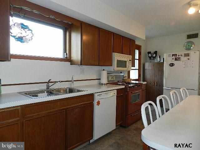 1041 Butter Road Dover, PA 17315 - Photo 8 of 16