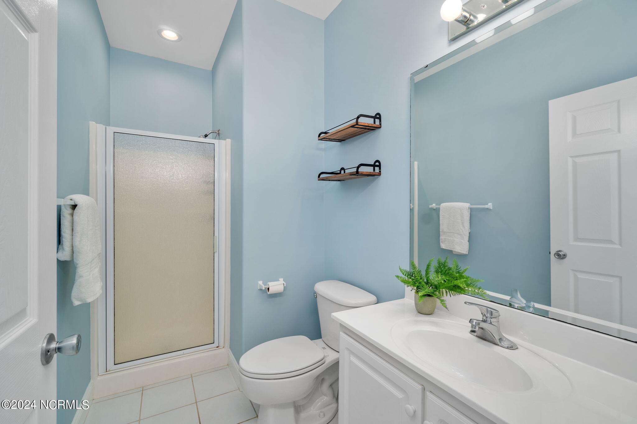1701 Salter Path Road, Unit D301 Indian Beach, NC 28512 - Photo 24 of 60 Full guest bathroom