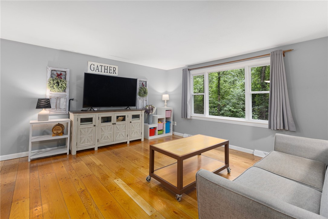 111 Bramble Bush Road Coventry, RI 02816 - Photo 5 of 17