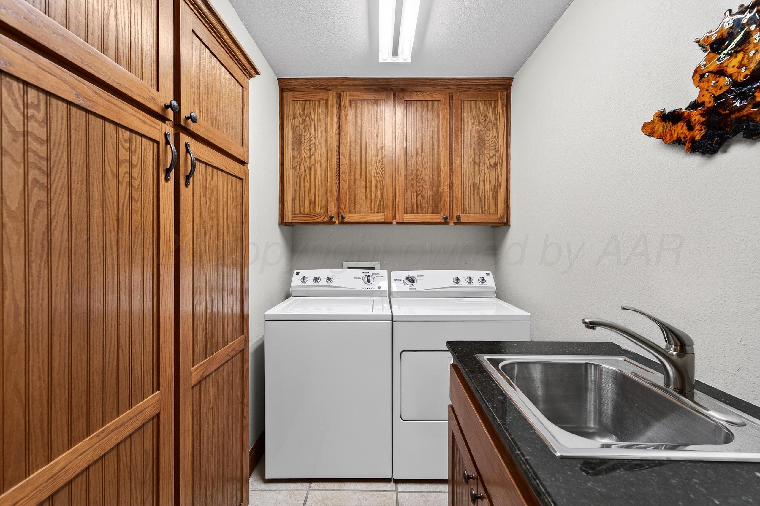 312 Dysart Street Claude, TX 79019 - Photo 32 of 37 a utility room with dryer and washer