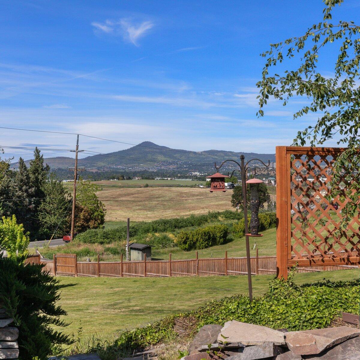 685 South Stage Road Medford, OR 97501 - Photo 7 of 35 07