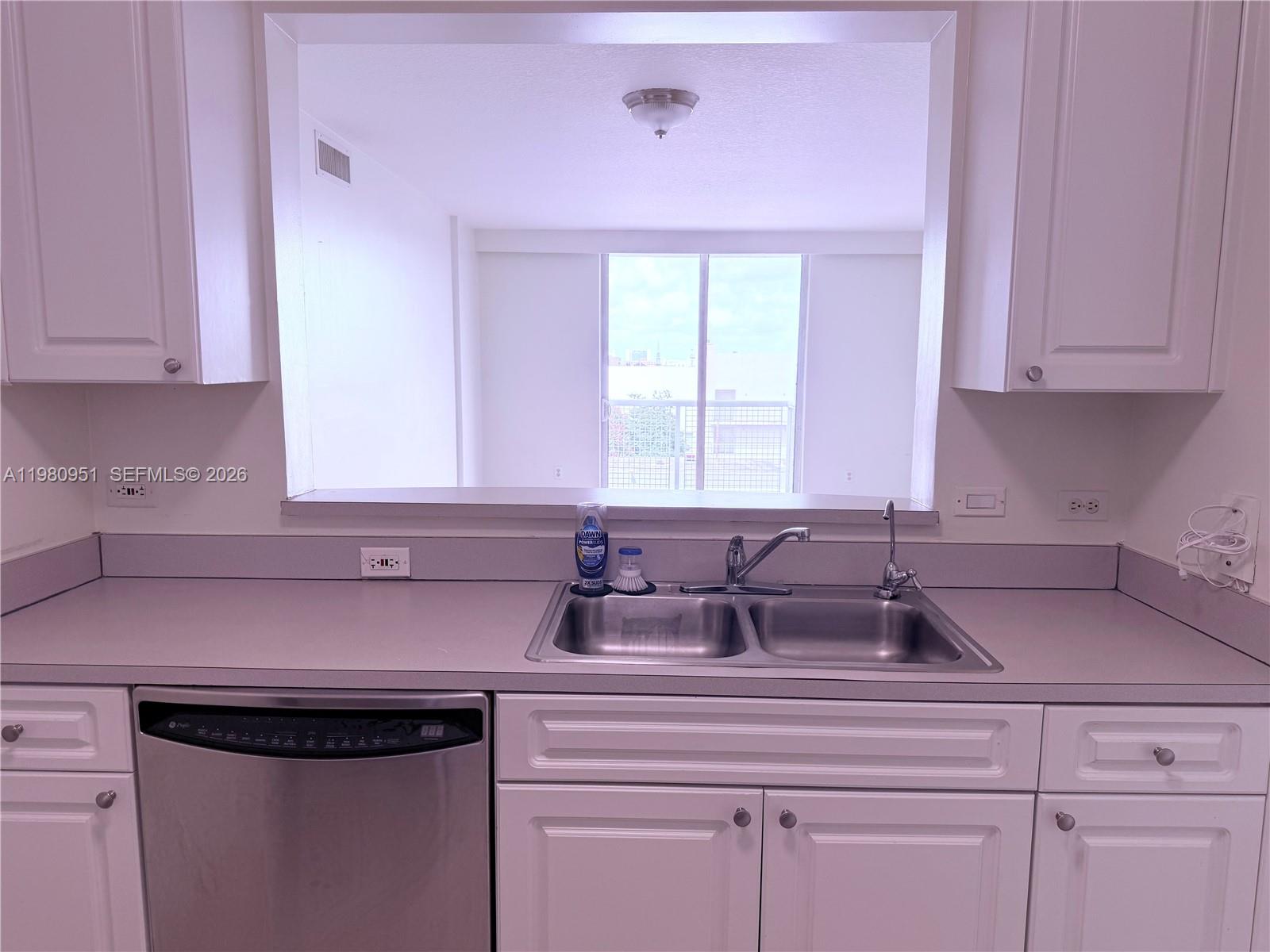 900 Southwest 8th Street, Unit 604 Miami, FL 33130 - Photo 15 of 38