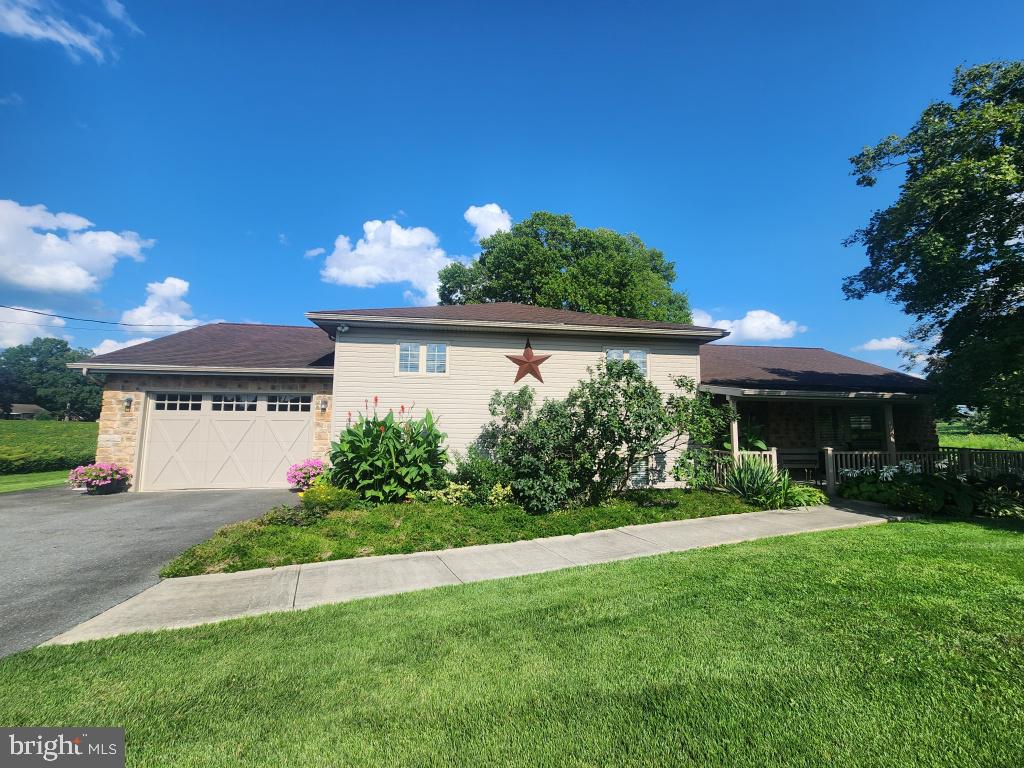 326 Pinkerton Road Mount Joy, PA 17552 - Photo 3 of 55 Gallery Image 3