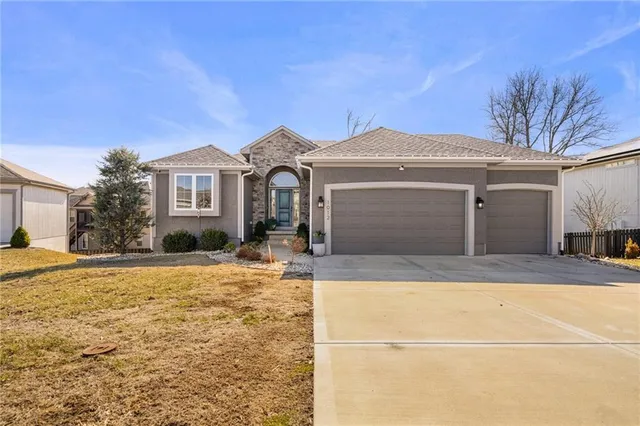 $445,000 | 1012 Southeast Amber Court, Blue Springs, MO 64014
