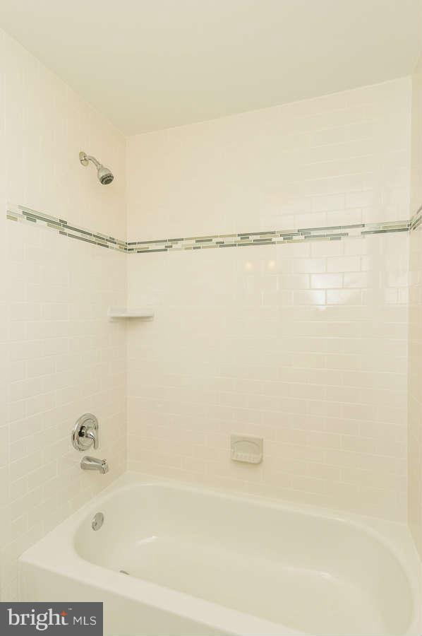5244 Fredcrest Road Baltimore, MD 21229 - Photo 17 of 30 Bath