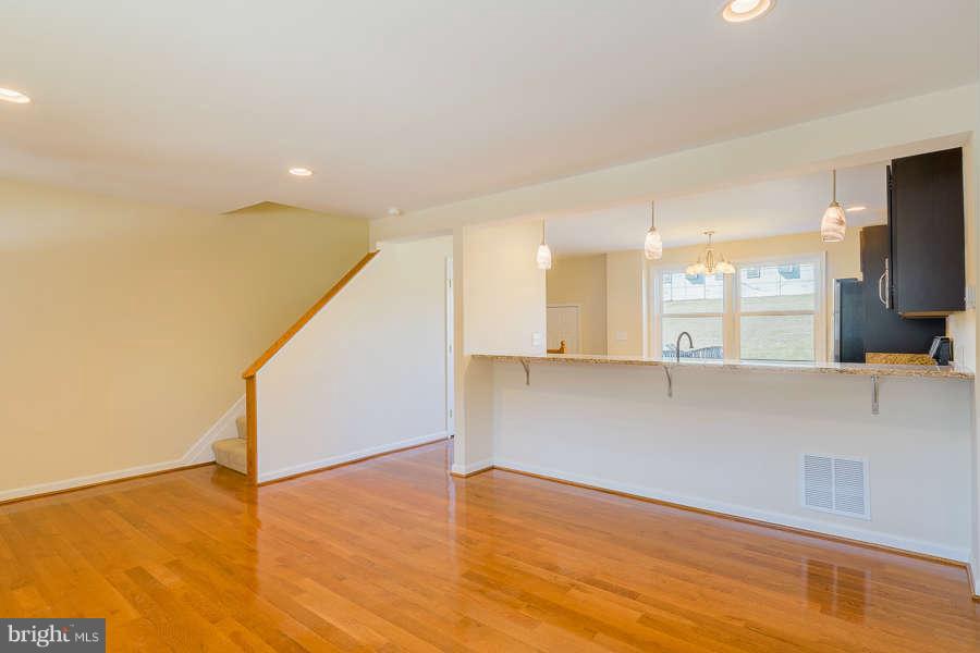 5244 Fredcrest Road Baltimore, MD 21229 - Photo 3 of 30 Living Room