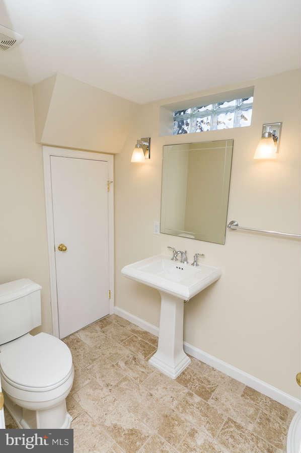 5244 Fredcrest Road Baltimore, MD 21229 - Photo 24 of 30 Bath