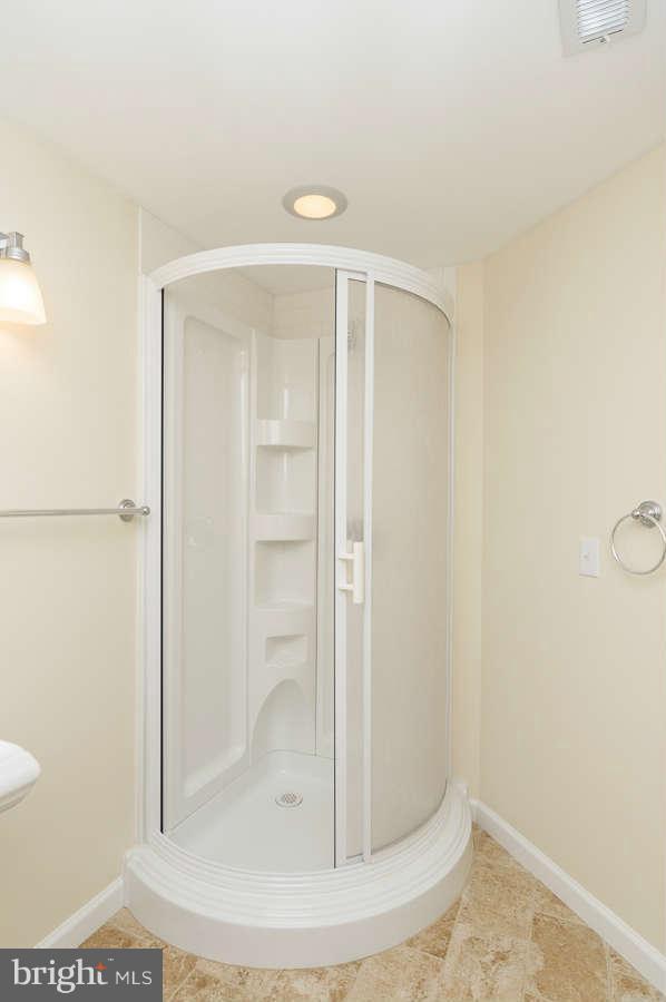 5244 Fredcrest Road Baltimore, MD 21229 - Photo 25 of 30 Bath
