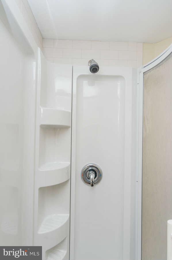 5244 Fredcrest Road Baltimore, MD 21229 - Photo 26 of 30 Bath