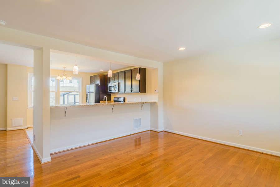 5244 Fredcrest Road Baltimore, MD 21229 - Photo 4 of 30 Living Room