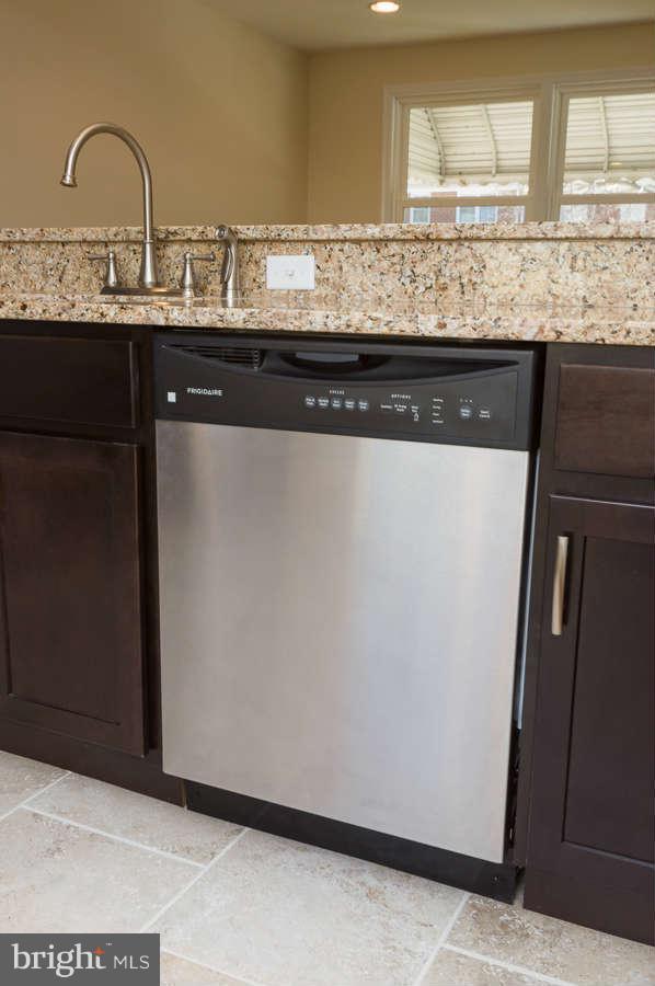 5244 Fredcrest Road Baltimore, MD 21229 - Photo 10 of 30 Kitchen