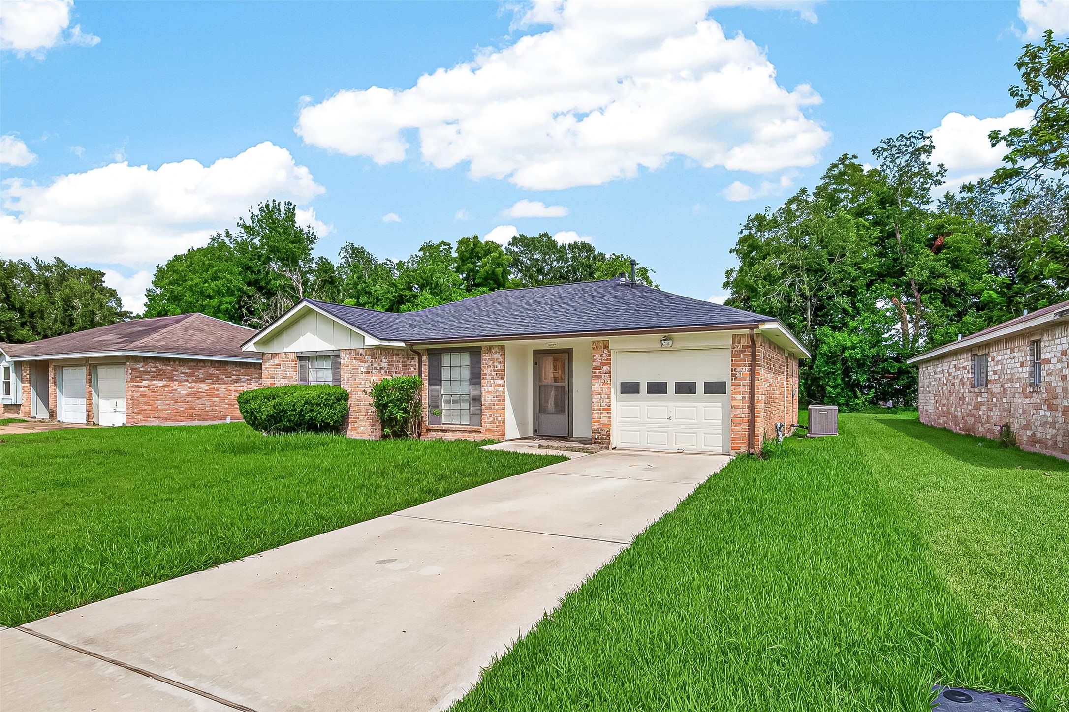 5319 Ridge Turn Drive Houston, TX 77053 - Photo 2 of 38
