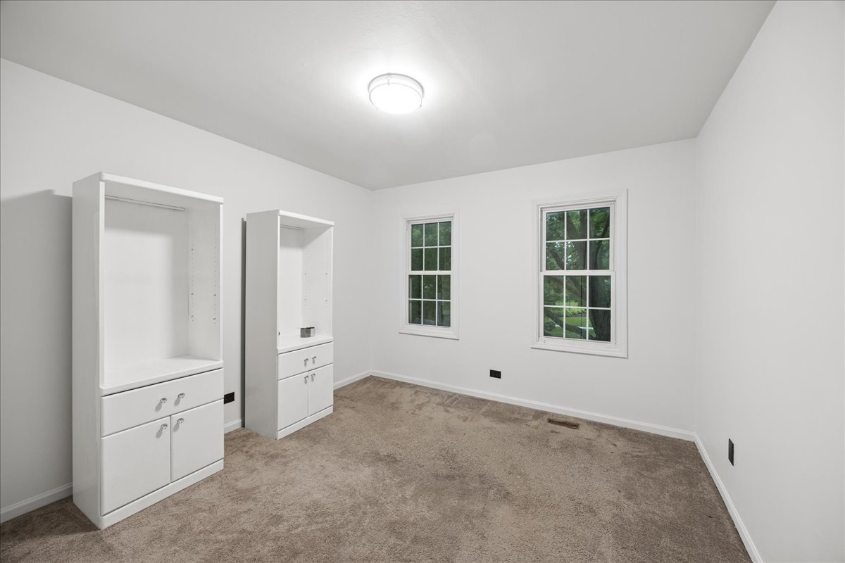 75 Rodenburg Road Roselle, IL 60172 - Photo 13 of 24