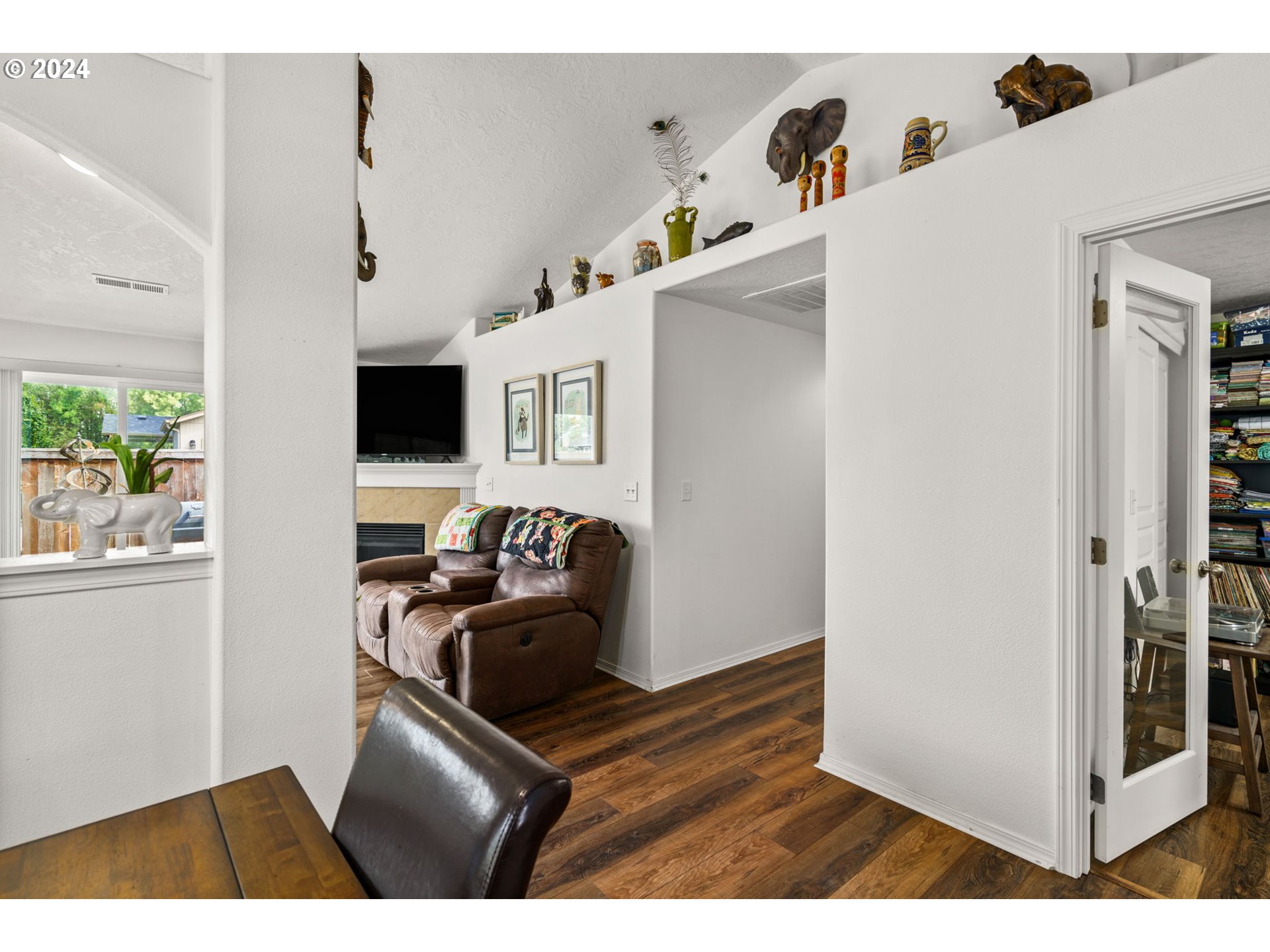 1895 Adelman Loop Eugene, OR 97402 - Photo 11 of 26 Gallery Image 11
