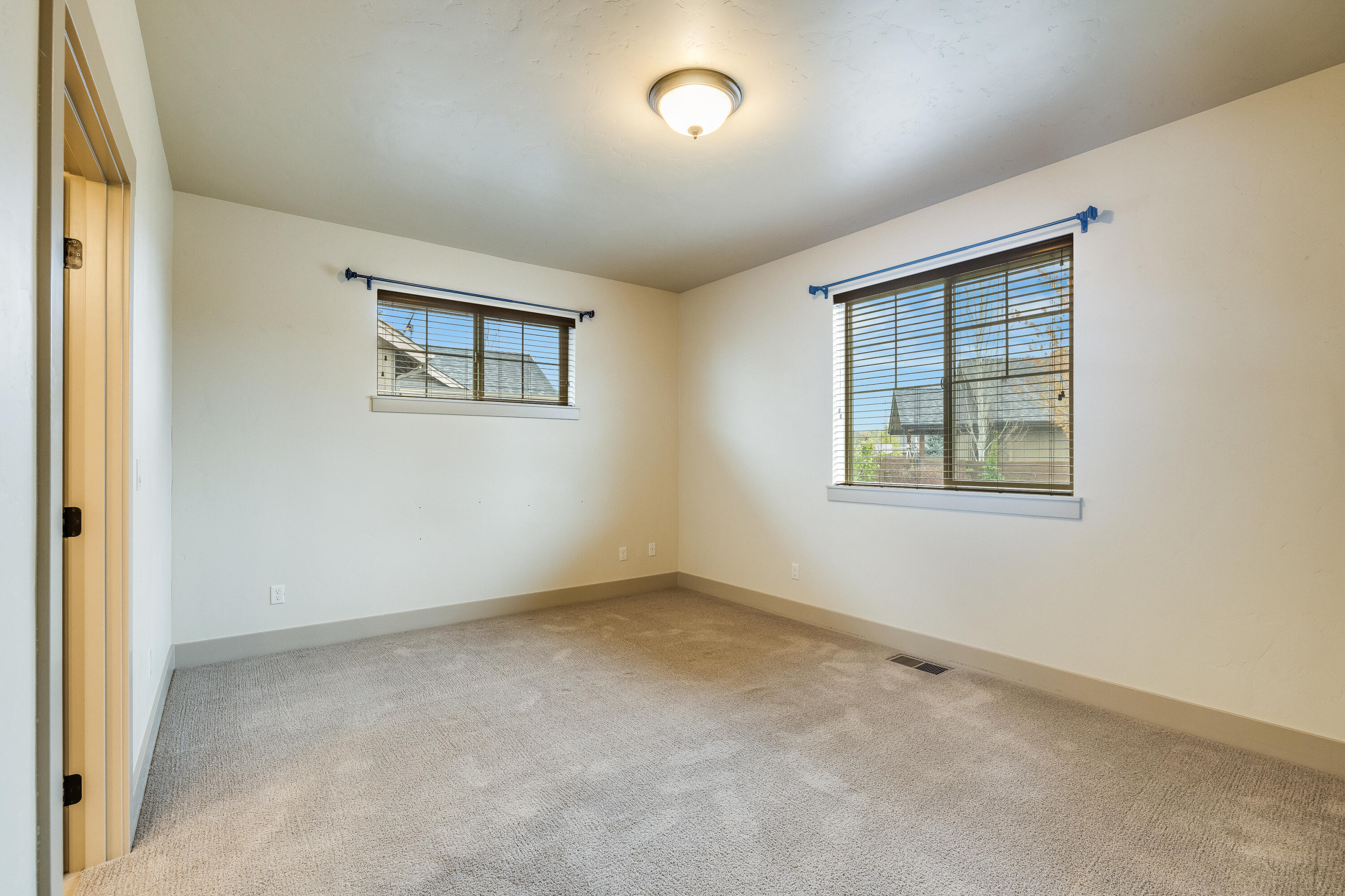 243 Northwest Saddle Ridge Loop Prineville, OR 97754 - Photo 15 of 35 Primary Bedroom