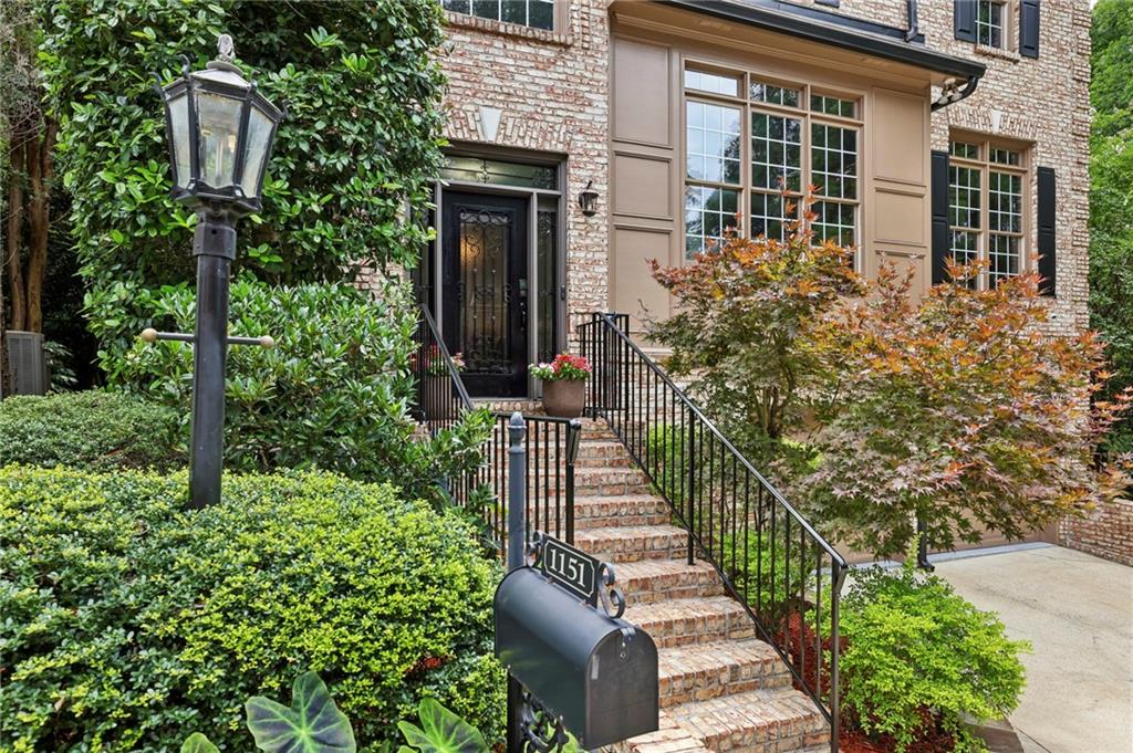 1151 Chantilly Rise Northeast Atlanta, GA 30324 - Photo 4 of 45