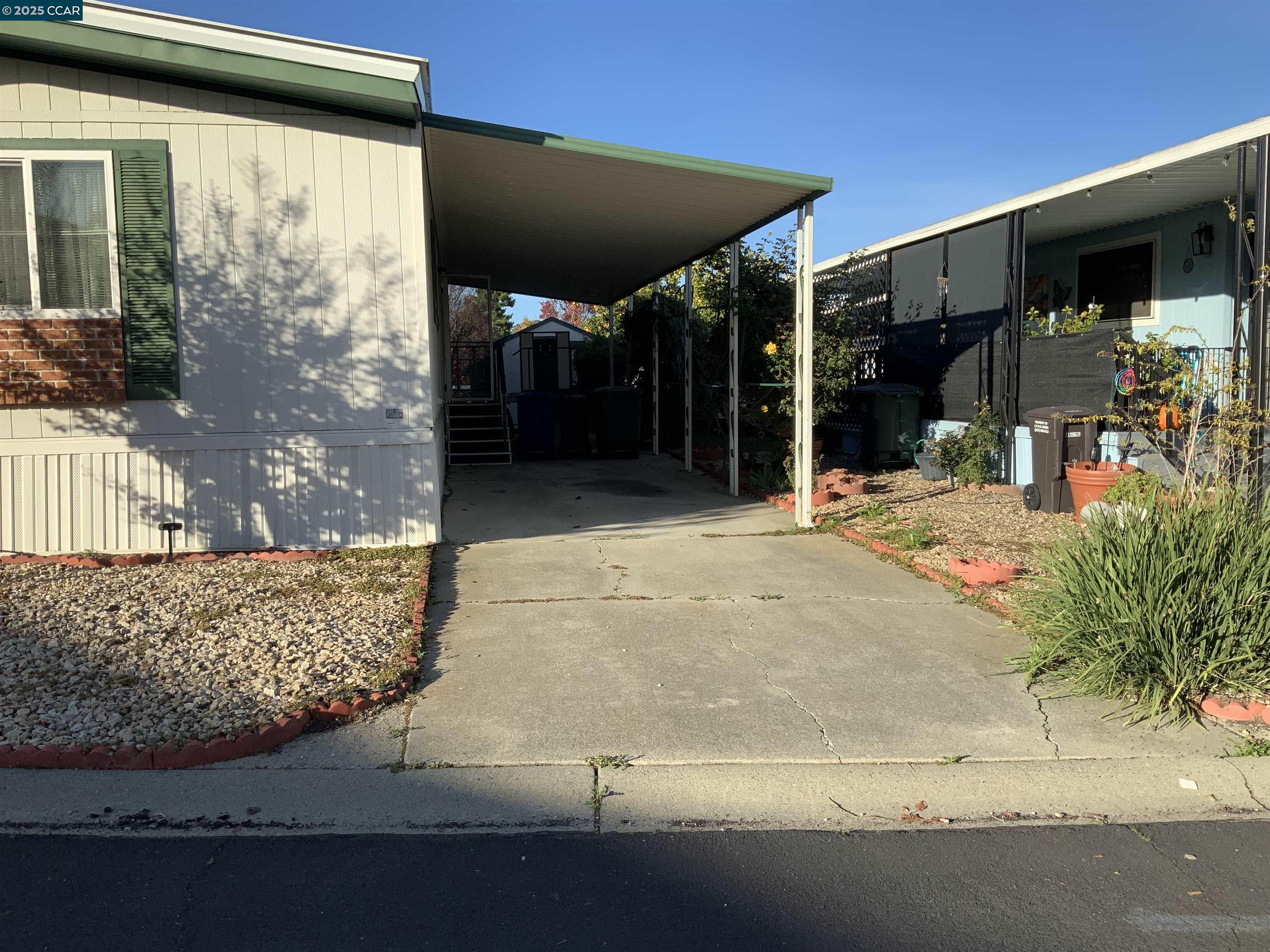 202 Queens Way Pittsburg, CA 94565 - Photo 11 of 29 a view of outdoor space