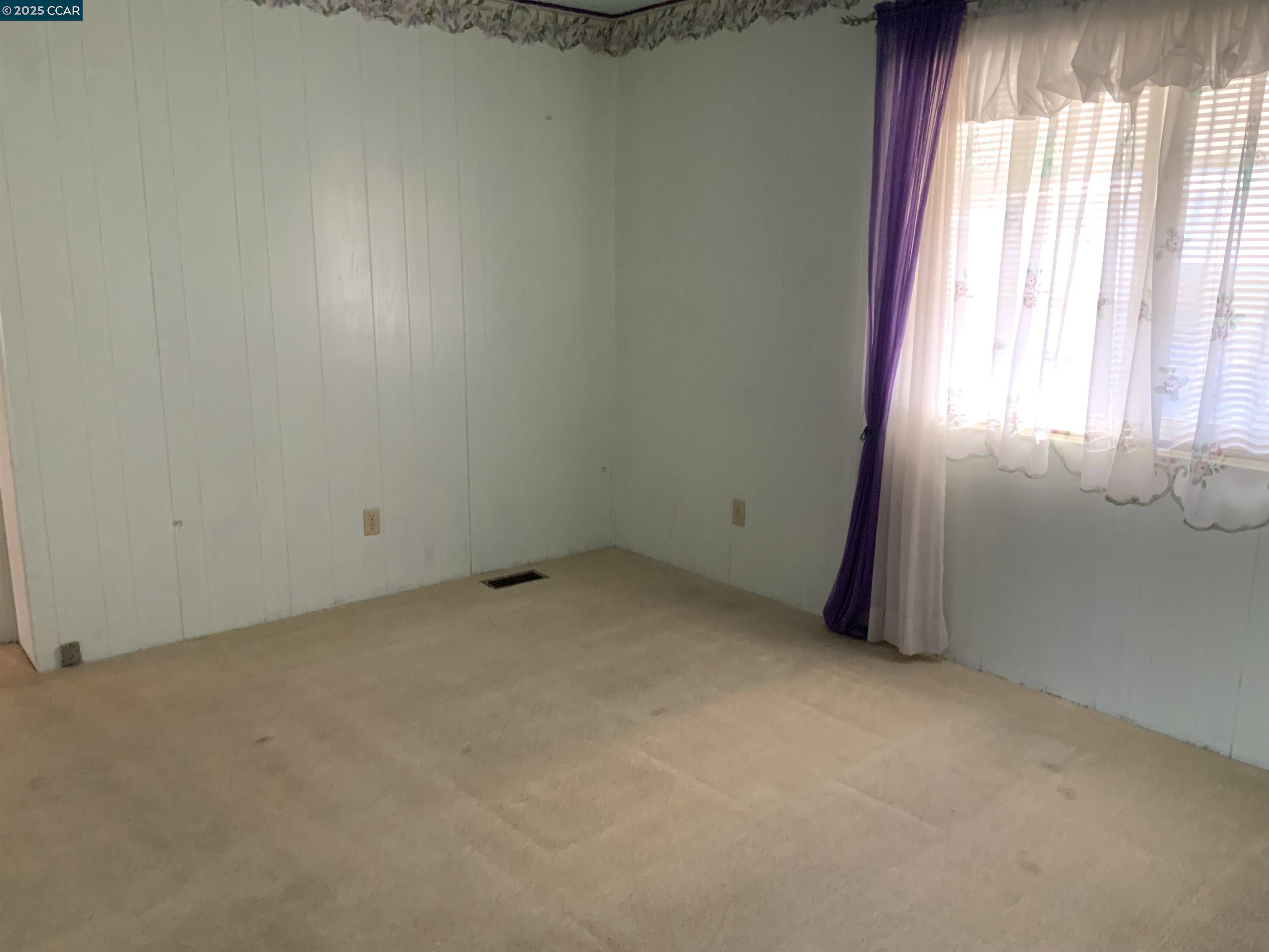 202 Queens Way Pittsburg, CA 94565 - Photo 26 of 29 an empty room with windows