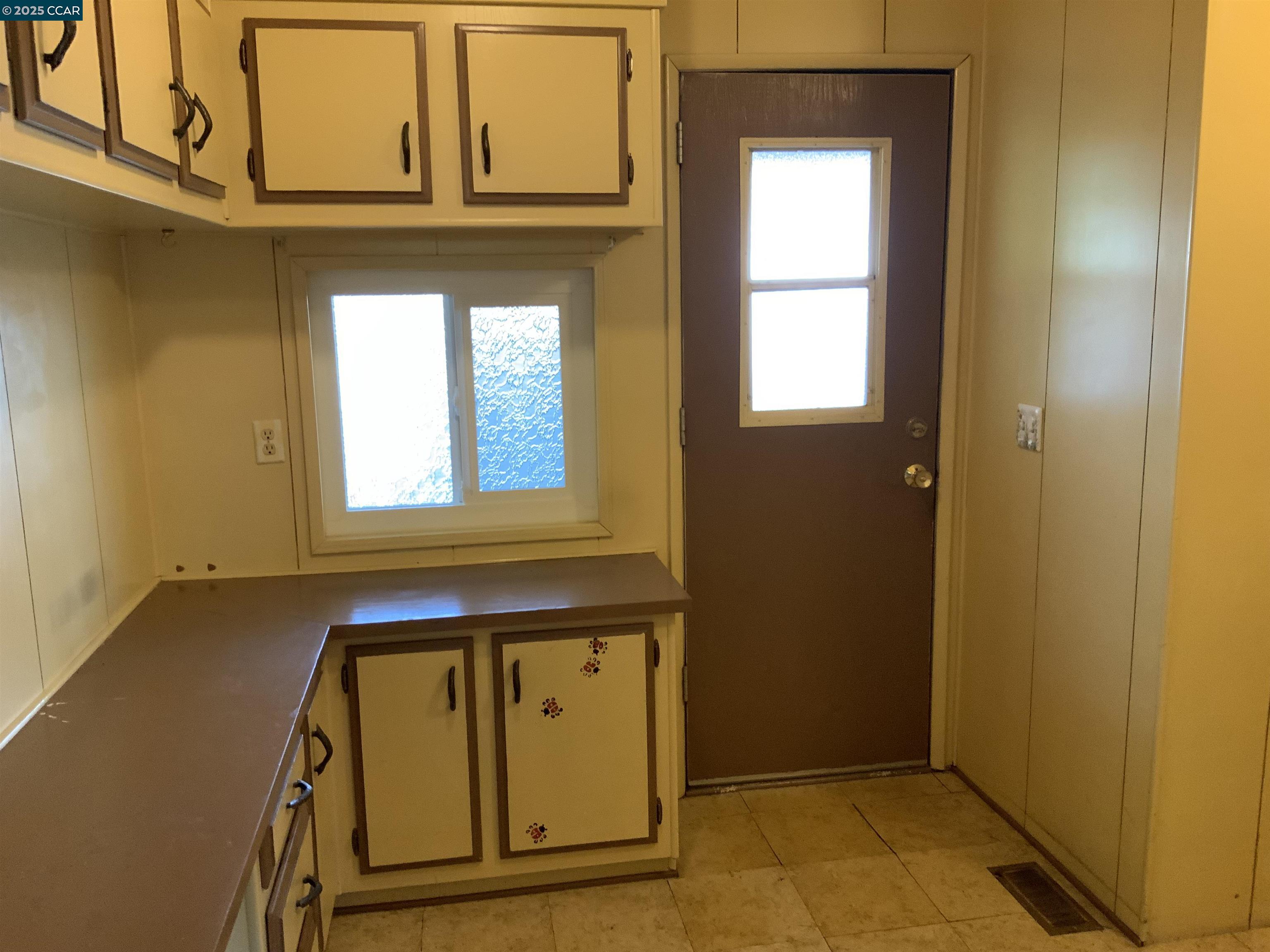 202 Queens Way Pittsburg, CA 94565 - Photo 5 of 29