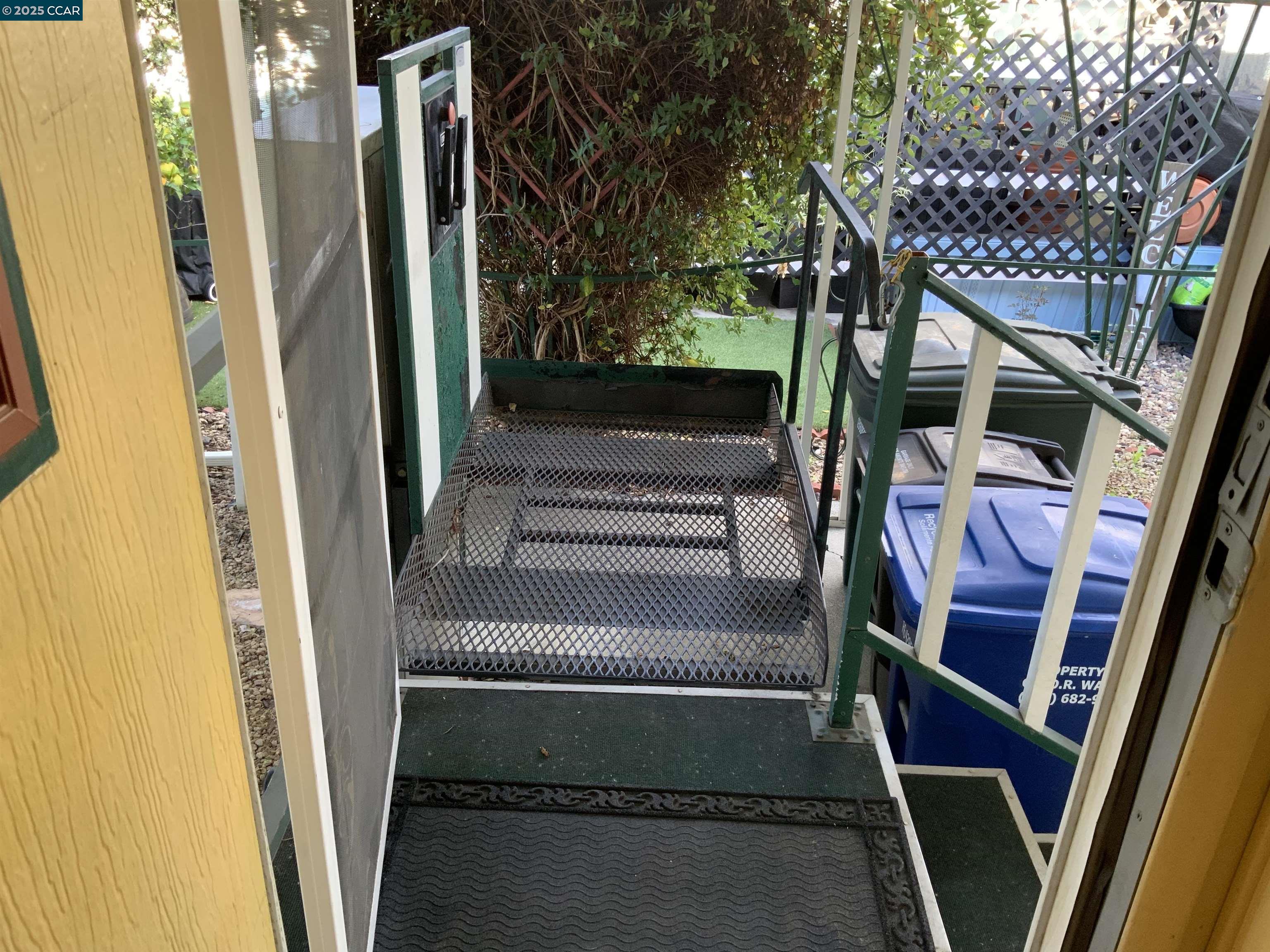 202 Queens Way Pittsburg, CA 94565 - Photo 8 of 29