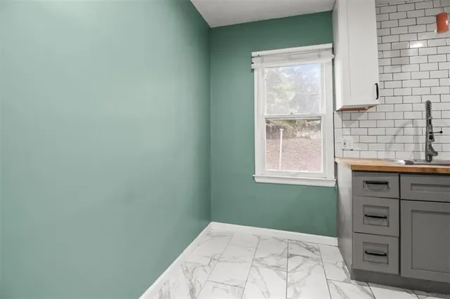 $225,000 | 101 East Pocahontas Lane, Kansas City, MO 64114